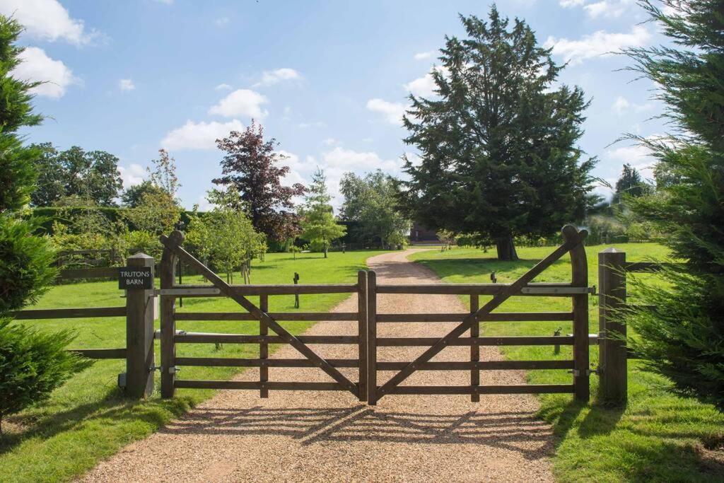 Immaculate Barn Annexe Close To Stansted Airport グレート・ダンモウ エクステリア 写真