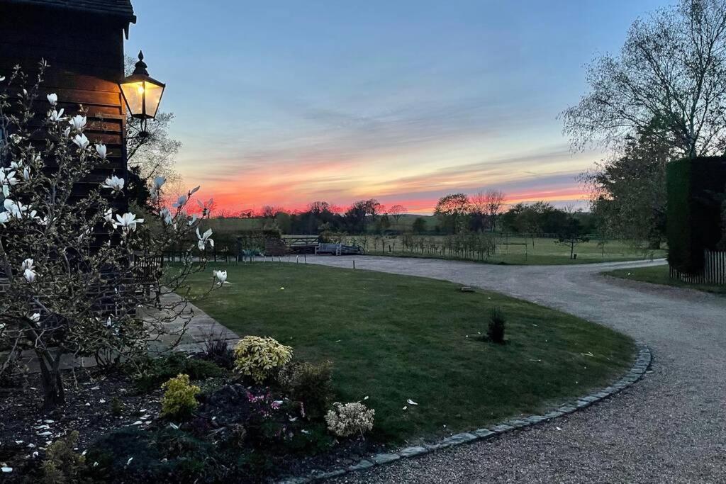 Immaculate Barn Annexe Close To Stansted Airport グレート・ダンモウ エクステリア 写真