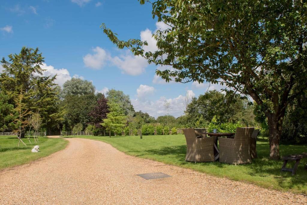Immaculate Barn Annexe Close To Stansted Airport グレート・ダンモウ エクステリア 写真
